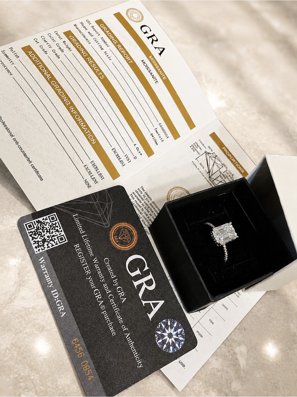 4CT Emerald Cut s925 moissanite with GRA size 8